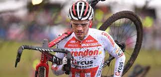 Een opa die gedurende zijn hele leven een wielergrootheid was, een vader die jarenlang de beste was was in het veld en op de weg zijn prijzen pakte, een. David Van Der Poel Davidvanderpoel Twitter