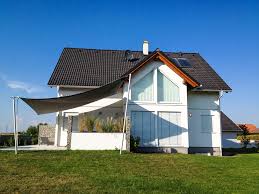 Dieses Haus Hat Wirklich Grosse Fenster Die Rollladen Fur Die Grossen Fenster Sind Beeindruckend Mein Haus Hat Ein Grosses Fenster U In 2020 Grosse Fenster Haus Fenster