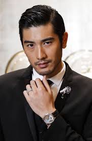 Fade cut merupakan model rambut yang pendek pada bagian dekat tengkuk leher dan kemudian bertambah panjang pada bagian samping, dan lebih panjang lagi. 140 Foto Model Rambut Pria Korea 2017 Paling Keren Populer