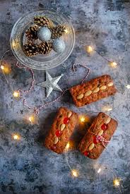 Unexpected guests and no christmas cake to serve? Mary Berry S Mincemeat Loaf Cake Something Sweet Something Savoury