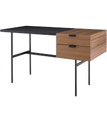 In der ligne roset kollektion ergänzt dieser zierliche schreibtisch den schreibtisch tanis 1954 / 2008, ebenfalls von pierre paulin, jedoch mit einer ganz anderen ästhetik und funktion. Tanis Ligne Roset Schreibtisch Milia Shop