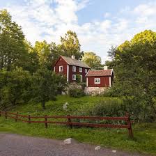 Het vierde raam linksboven is van de overloop en de trap. Vakantiehuisjes In Zweden Visit Sweden
