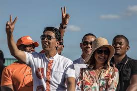Du 14 juillet à la fourberie macronnienne. Glitz Choppers Madagascar Politicians Splurge On Campaigns News24