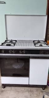Kompor gas yang kotor sehabis digunakan memang menyebalkan. Jual Dijual Kompor Gas Freestanding 4 Tungku Merk Ariston Bekas Di Lapak Endang Murniasih Bukalapak