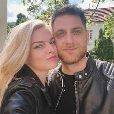 Teprve tři čtvrtě roku nikol štíbrová (33) a manažer petr leitgeb tvoří pár, ale znají se už čtrnáct let. Tehotna Stibrova Kapla Bozskou Zivot Ji Zmenila Sprcha Ahaonline Cz