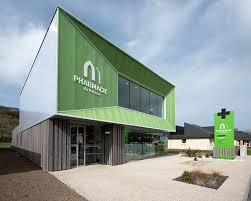 Web2 01 2015 04 16 Pharmacie Emile 008 Jpg Pharmacie Design Pharmacie Agencement Pharmacie