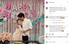 หลังจากที่ ฟลุค ชลัคร เจ้าของธุรกิจนำเข้านาฬิกาแบรนด์สุดหรู ได้ออกมาระบุถึงความสัมพันธ์ระหว่างภรรยาเก่าพร้อมกับเปิดเผย. Ecj9i1 Yr Uc M