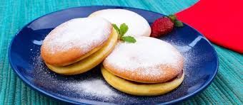 Nah, ternyata resep dorayaki ini cukup praktis dan tidak sulit cara membuatnya, sehingga anda bisa dengan mudah membikinnya sendiri di rumah. Resepi Kuih Doraemon Sukatan Cawan