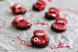 Oreo cookie eyeballs halloween treat diy 100 directions Halloween Bloody Vampire Cookies Recipe From The Cooking Globetrotter