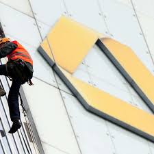 150 years ago the bank was founded with the aim of assisting companies to move into international markets. Commerzbank Greift Nach Comdirect Hohere Gebuhren Fur Die Kunden Wirtschaft