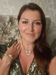 The minute I discovered this set I knew I had to have it! Then when someone  said Bet Lynch wore them it became my mission 🤣🤣🤣