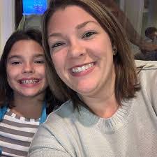 Rosanna Ward's Instagram, Twitter & Facebook