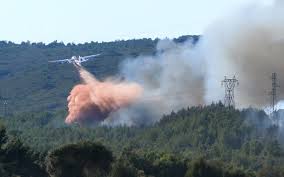 Courage aux très nombreux secours déployés sur place. Plusieurs Incendies En Cours Dans L Aude Le Gard Et En Gironde Le Parisien