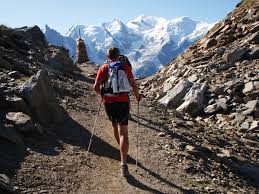 (familier) espace de chemin à parcourir. La Petite Trotte A Leon Part Of The The North Face Ultra Trail Du Mont Blanc Adventure Race Multisport Mountain Ma Ultra Trail Trail Running Mont Blanc