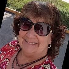 Elayne Zalonis's Instagram, Twitter & Facebook