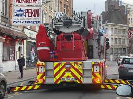 Le meurtrier cherchait sans doute à lui dérober son sac selon les premiers témoignages. Val De Marne Fontenay Sous Bois Un Incendie Survient Dans Un Appartement Et Fait Un Mort Actu Val De Marne