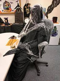 20 Halloween Office Theme Ideas Home Design Interior Decorating Bedroom Ideas Halloween Office Office Halloween Decorations Office Halloween Themes