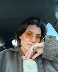 Kenny Dove's Instagram, Twitter & Facebook