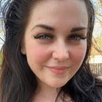 Nicole Tracy's Instagram, Twitter & Facebook