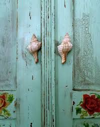 Shop for cabinet handles, cabinet pulls & wall hooks. 20 Unique Decor Ideas Make Difference Using Diy Seashells Doors Beach Crafts Beachy Decor