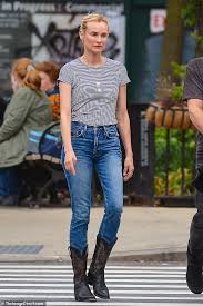 Диана крюгер (diane kruger), урождённая диана хайдкрюгер (нем. Diane Kruger Enjoys A Walk With Her Partner Norman Reedus And Their Daughter In New York Oltnews