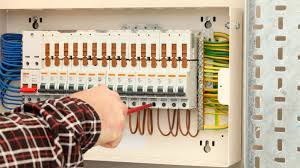Our presenter locates a traditional fuse box where she rewires the blown fuse. Fuses And Fuse Boxes 101 Types Sizes Blown Fuses And Replacements