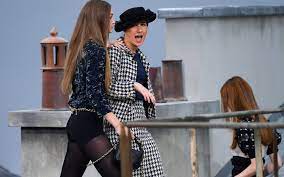 >> à lire aussi, l'interview de marie s'infiltre : Gigi Hadid Saves Chanel From Runway Crasher Comedian Marie Benoliel Fitforhealth News