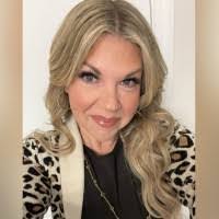 Angela Landers's Instagram, Twitter & Facebook