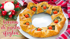 Le girelle di pasta sfoglia devono essere disposte una accanto all'altra ma non troppo attaccate tra se ti è piaciuta la ricetta albero di natale con pasta sfoglia condividila sui social usando i tasti di. Corona Salata Di Pasta Sfoglia Ricetta Facile Antipasto Di Natale 55winston55 Youtube