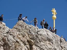 Insbesondere für die zugspitze empfehlen wir deshalb vorab online ein ticket zu kaufen. Zugspitze Durch Das Reintal Bergtour Outdooractive Com