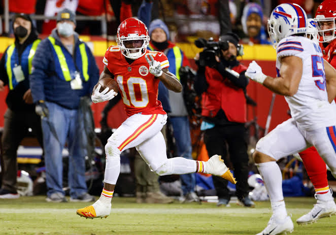 NFL Journal: Tyreek Hill trade impacts Kansas City, but doesn't knock them  from atop AFC West – The Denver Post