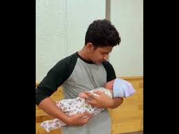 Nama syakir daulay tentunya sudah tidak asing di telinga masyarakat indonesia. Syakir Daulay Gendong Adek Kecil Pas Dibacain Sholawat Langsung Diem Adeknya Youtube