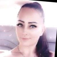 Kelly Seago's Instagram, Twitter & Facebook