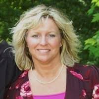 Sara Lott's Instagram, Twitter & Facebook