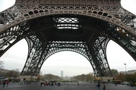 Se inauguró el 31 de marzo de 1889, y fue abierta al público el 6 de mayo de ese año. Eiffel Tower Data Photos Plans Wikiarquitectura