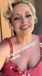 Carolina Lomeli's Instagram, Twitter & Facebook