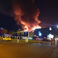Potrivit igsu, incendiul se manifestă la o instalaţie de transport petrolier. Incendiu In Mamaia A Ars Club Silence Fostul Bamboo Ce S A Intamplat Foto Video Antena 1