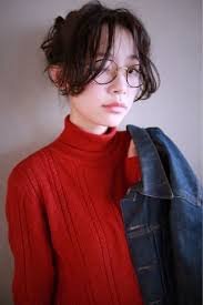 おしゃれメガネ女子必見 眼鏡 ヘアスタイル のgoodバランスとは キナリノ ショートのヘアスタイル おしゃれメガネ ショートヘア 女の子