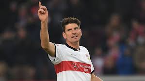 Die marktwerte von drei profis des vfb stuttgart wurden aktualisiert. Bundesliga Mario Gomez Says Vfb Stuttgart Can Beat The Drop