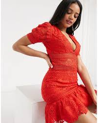 Robe de mariée bohème courte manches longues bouffantes col en v tissu en satin robe moulante dos nu en dentelle. Robe Courte En Dentelle A Manches Bouffantes Dentelle Love Triangle En Coloris Rouge Lyst