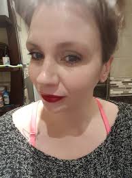 Grungy glam makeup look with cool-toned neutrals