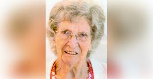 Eva Waddell's Instagram, Twitter & Facebook