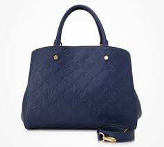 Desainnya klasik, tetapi tetap menonjolkan kesan tas keluaran louis vuitton selalu terlihat menarik apapun modelnya. Harga Tas Louis Vuitton Ahoy Comics