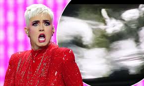 In her first public appearance since the big reveal, perry posed for pictures at the icc women's. Katy Perry S Unborn Baby Gives Her The Middle Finger In Scan Daily Mail Online