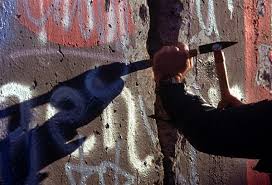 Pourtant, le 9 novembre 1989, la chute du mur de berlin ne causa aucune effusion de sang. 9 Novembre 1989 Chute Du Mur De Berlin