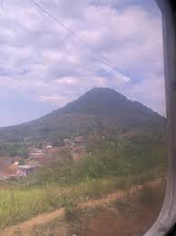 Profil lengkap para pemain dari jendela smp di sinetron sctv ini admin akan mengulas seluruh artis yang berperan di sinetron dari jendela smp. Pemandangan Gunung Di Kereta Pemandangan Gunung Kereta