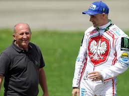 Tomasz gollob tilbragte næsten hele sin karriere hos hjembyklubben bydgoszcz, indtil han flyttede til unia tarnów i 2004. Tomasz Gollob Zbudowal Zuzlowa Piramide Cheopsa Super Express