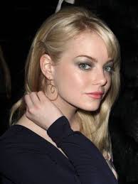 We're Loving Emma Stone's Green-Gold Shadow