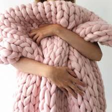 Plaid chocolat blanc tricoté en grosse maille. Couverture Grosse Maille Rose Un Long Dimanche Pour Chambre Enfant Couverture Grosse Maille Couverture Laine Tricoter Une Couverture