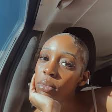 Someone please tell me how y'all be dippin and shoot !!!! You over here  shooting me while doing squats 😭please explain I wanna do it 😂😂😂😂😂